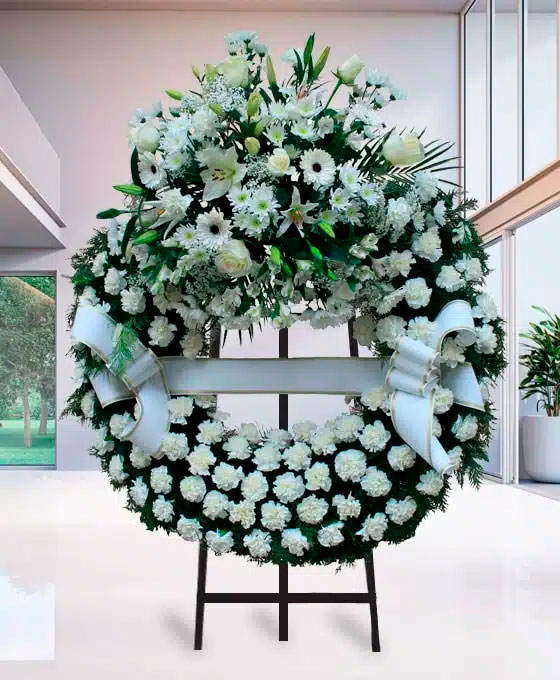 Corona Funeraria de claveles blancos para Funeraria Virgen de la Soledad Nules